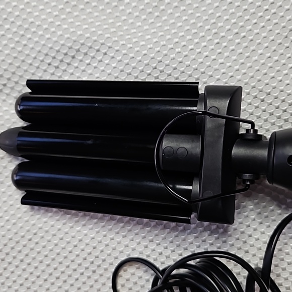 COPY - AMIKA HIGH TIDE DEEP  BEACH WAVER 3 BARREL CURLING IRON - Picture 2 of 10